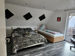 2 Zimmer Wohnung mit Küche und Terrasse